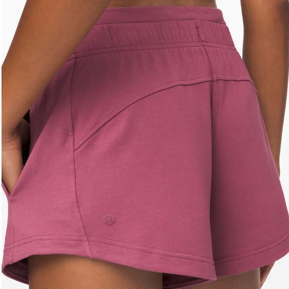 Lululemon Inner Glow Short 3” Size 6 GUC - Picture 4 of 12